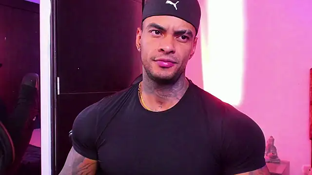 Snapshot of binmontana_ chatting on 10.24.25 binmontana online show from 10.24.25