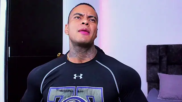 Snapshot of binmontana_ chatting on 11.26.25 binmontana online show from 11.26.25