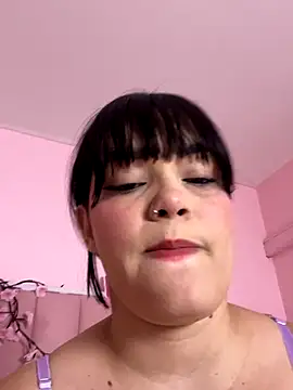 Snapshot of DannaGlamShow chatting on 10.16.25 DannaGlamShow online show from 10.16.25