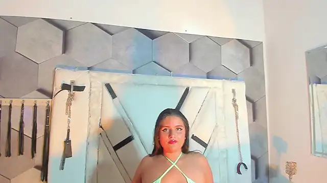 BrittaParkerr online show from 10.05.25