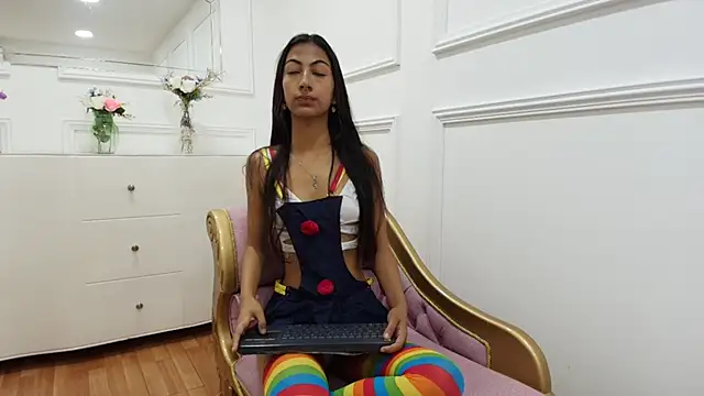  marianagarcia  online show from 10.13.25