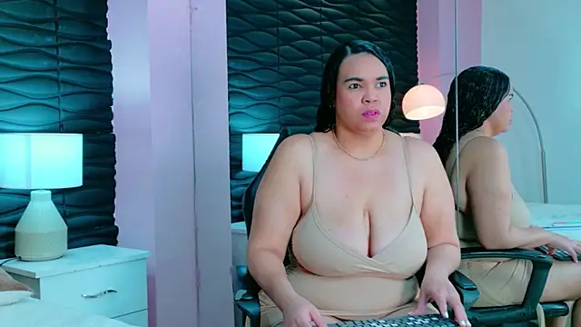 Snapshot of Valery_Nasty__ chatting on 11.01.25 Valery Nasty online show from 11.01.25