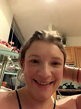 Snapshot of Seturselfonfire chatting on 10.04.25 Seturselfonfire online show from 10.04.25