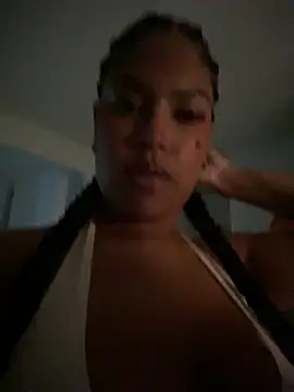 miiabrown18 online show from 10.31.25