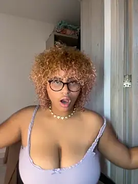 Snapshot of niki_wild18 chatting on 10.05.25 niki wild18 online show from 10.05.25