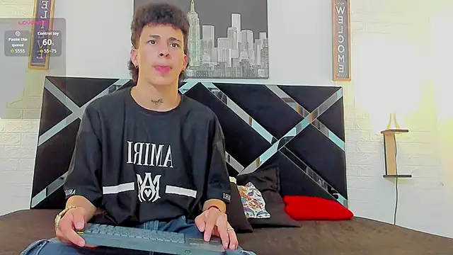 Snapshot of iammariano chatting on 10.04.25 iammariano online show from 10.04.25