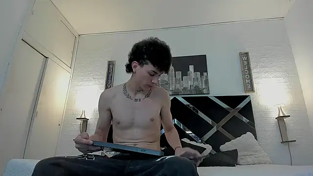 Snapshot of iammariano chatting on 10.20.25 iammariano online show from 10.20.25