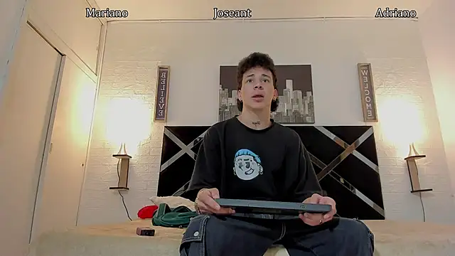 Snapshot of iammariano chatting on 10.22.25 iammariano online show from 10.22.25