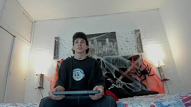 Snapshot of iammariano chatting on 10.29.25 iammariano online show from 10.29.25