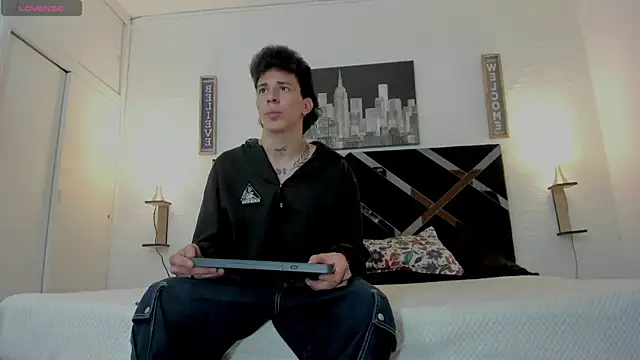 Snapshot of iammariano chatting on 11.05.25 iammariano online show from 11.05.25