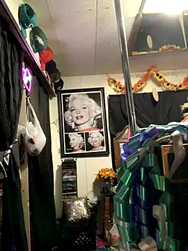 Snapshot of blondebarbiebae chatting on 09.30.25 blondebarbiebae online show from 09.30.25