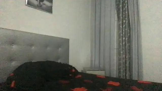 Snapshot of paula19800 chatting on 10.22.25 paula19800 online show from 10.22.25