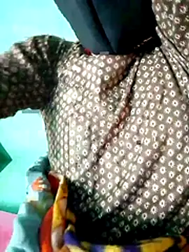 Snapshot of Cuty_kinjal chatting on 10.30.25 Cuty kinjal online show from 10.30.25