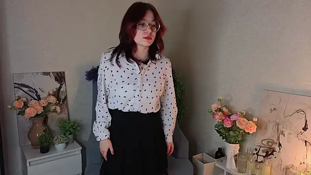 Snapshot of NyamNyamNyammm chatting on 09.24.25 NyamNyamNyammm online show from 09.24.25