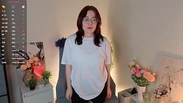 Snapshot of NyamNyamNyammm chatting on 09.25.25 NyamNyamNyammm online show from 09.25.25