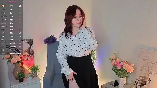 Snapshot of NyamNyamNyammm chatting on 09.26.25 NyamNyamNyammm online show from 09.26.25