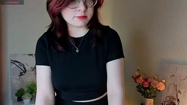 Snapshot of NyamNyamNyammm chatting on 10.06.25 NyamNyamNyammm online show from 10.06.25