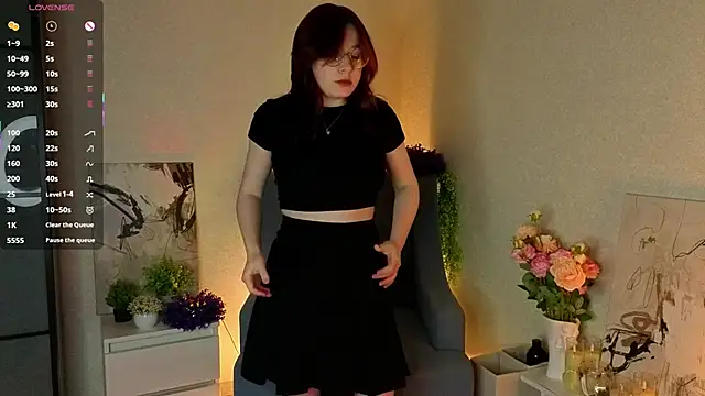 Snapshot of NyamNyamNyammm chatting on 10.12.25 NyamNyamNyammm online show from 10.12.25