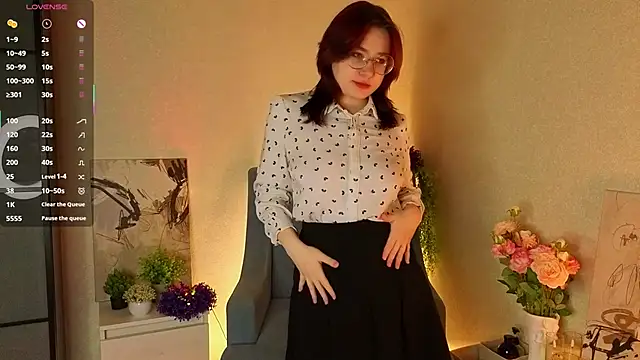 Snapshot of NyamNyamNyammm chatting on 10.13.25 NyamNyamNyammm online show from 10.13.25