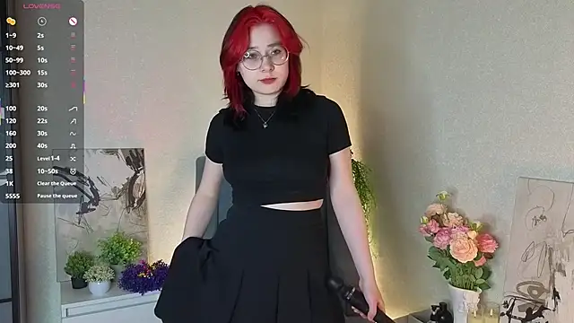 Snapshot of NyamNyamNyammm chatting on 10.19.25 NyamNyamNyammm online show from 10.19.25