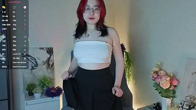 Snapshot of NyamNyamNyammm chatting on 10.20.25 NyamNyamNyammm online show from 10.20.25