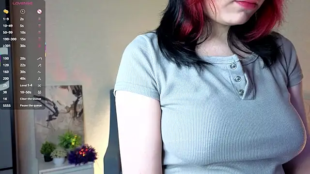 Snapshot of NyamNyamNyammm chatting on 10.25.25 NyamNyamNyammm online show from 10.25.25