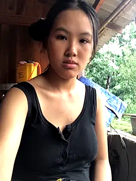 Snapshot of Mai_lovely chatting on 10.11.25 Mai lovely online show from 10.11.25