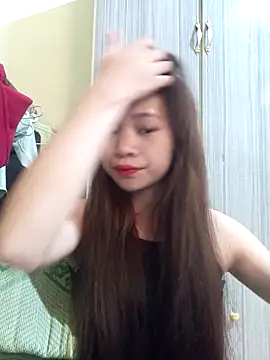 Snapshot of Mayy1 chatting on 10.04.25 Mayy1 online show from 10.04.25