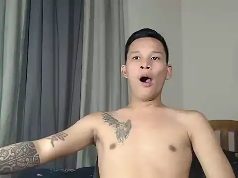 Snapshot of asianmonstercock05 chatting on 10.14.25 asianmonstercock05 online show from 10.14.25