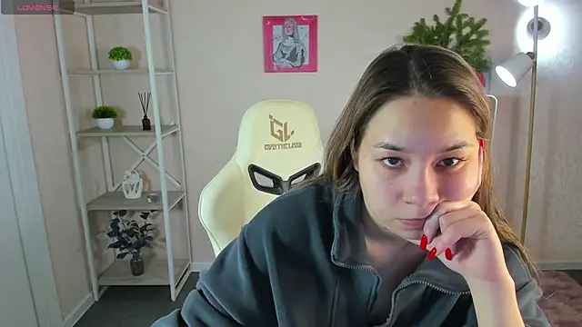 Al1ice Moures online show from 12.18.25