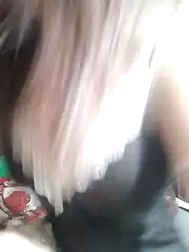 Snapshot of Meomeo-meo chatting on 10.21.25 Meomeo-meo online show from 10.21.25