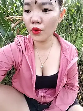 Snapshot of Meomeo-meo chatting on 10.29.25 Meomeo-meo online show from 10.29.25