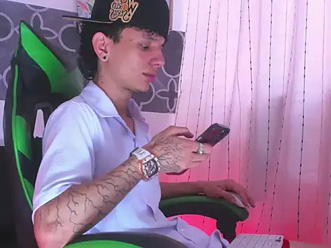 Skinny batman online show from 12.04.25