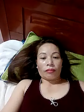 Snapshot of suka-bae chatting on 10.20.25 suka-bae online show from 10.20.25