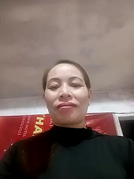 Snapshot of suka-bae chatting on 10.26.25 suka-bae online show from 10.26.25