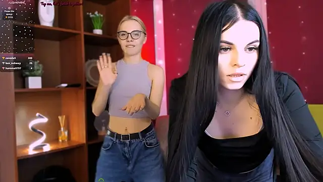 Snapshot of nicole_muah chatting on 11.30.25 nicole muah online show from 11.30.25