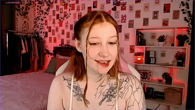 Snapshot of Ayla_Hicks chatting on 10.01.25 Ayla Hicks online show from 10.01.25