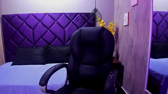 ChloeCampbell03 online show from 10.04.25