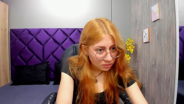 ChloeCampbell03 online show from 10.17.25