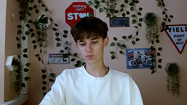 Snapshot of Hoot_Dude_ chatting on 10.08.25 Hoot Dude  online show from 10.08.25