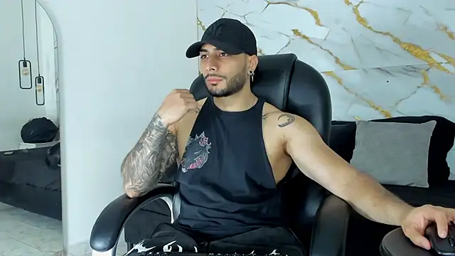 Snapshot of Miike_Stone1 chatting on 10.17.25 Miike Stone1 online show from 10.17.25