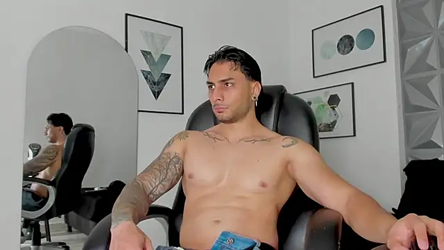 Snapshot of Miike_Stone1 chatting on 10.22.25 Miike Stone1 online show from 10.22.25