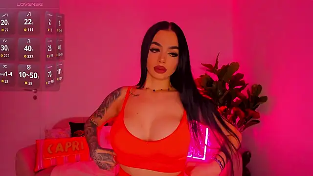 Snapshot of TiaBelle chatting on 10.29.25 TiaBelle online show from 10.29.25