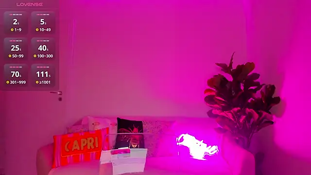 Snapshot of TiaBelle chatting on 11.08.25 TiaBelle online show from 11.08.25