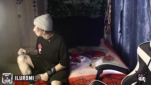 Snapshot of Iluromi chatting on 09.30.25 Iluromi online show from 09.30.25