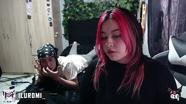 Snapshot of Iluromi chatting on 10.10.25 Iluromi online show from 10.10.25