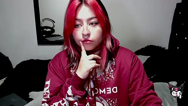 Snapshot of Iluromi chatting on 10.14.25 Iluromi online show from 10.14.25