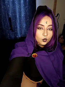 Snapshot of Iluromi chatting on 10.30.25 Iluromi online show from 10.30.25