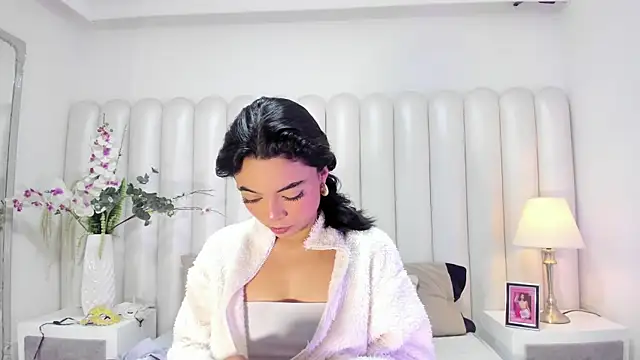 Snapshot of AriaBelles chatting on 11.09.25 AriaBelles online show from 11.09.25