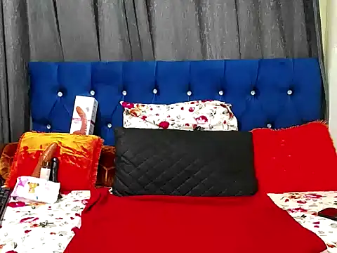 Snapshot of BustyBMWx chatting on 10.04.25 BustyBMWx online show from 10.04.25